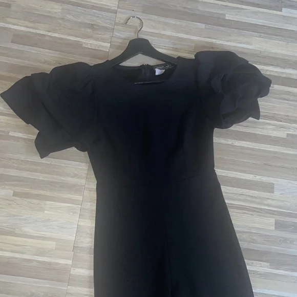 Black frills sleeve jumpsuit. - Picture 4 of 5